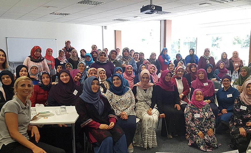 DİTİB Federal Kadınlar Kolu ile Kuzey Ren Vestfayla Eyaleti Münster DİTİB Bölge Kadınlar Kolu’nun organizesinde derneklerin kadın temsilcileri düzenlenen hizmetiçi eğitim seminerinde bir araya geldi.